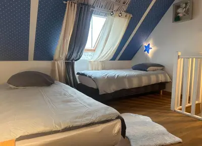 Un ou plusieurs lits dans un hébergement de l'établissement Charmante maison 10 mn Center Parcs Ailette