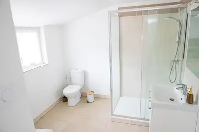 Salle de bains dans l'établissement Gîte Les Camélias 2 chambres, 2 salles de bains