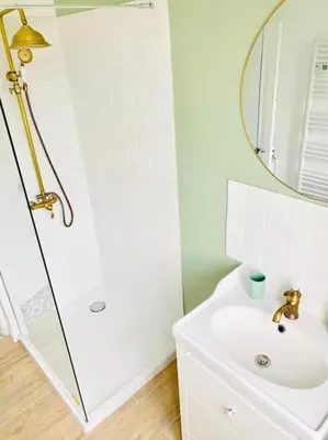 Salle de bains dans l'établissement Maison de charme avec vue sur château