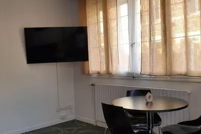 Télévision ou salle de divertissement dans l'établissement Tulsa Home - Appartement 1 chambre Cosy et calme