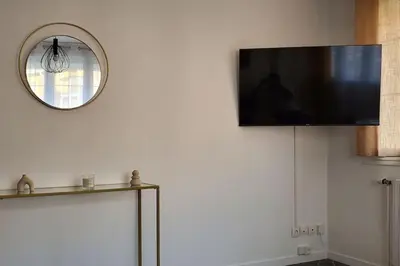 Télévision ou salle de divertissement dans l'établissement Tulsa Home - Appartement 1 chambre Cosy et calme