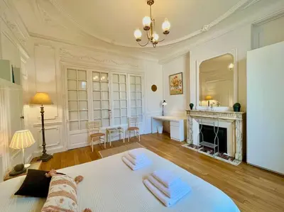 Un ou plusieurs lits dans un hébergement de l'établissement L’Hôtel Particulier des Anges