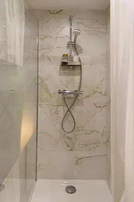 Salle de bains dans l'établissement Bulles de bonheur - hyper centre d'Épernay