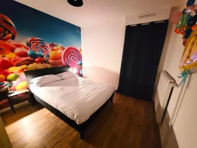Un ou plusieurs lits dans un hébergement de l'établissement Candyland-20min Disney-Famille