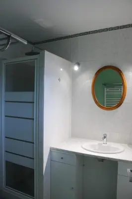 Salle de bains dans l'établissement La BenO'Bene