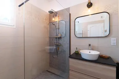 Salle de bains dans l'établissement Le refuge Champenois
