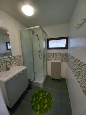 Salle de bains dans l'établissement Le chêne BuBu