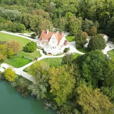 VILLA DE 450M2 POUR 15 PERS 15 MN DISNEYLAND PARIS ET 45MN PARIS AVEC GRAND JARDIN