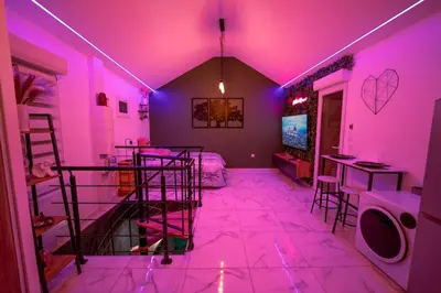Un ou plusieurs lits dans un hébergement de l'établissement L'Elixir d'Amour Love Room proche Disneyland