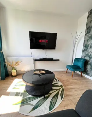 Télévision ou salle de divertissement dans l'établissement Le petit cocon de Kintana -Disney-Parking