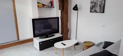 Télévision ou salle de divertissement dans l'établissement appartement 3 personnes