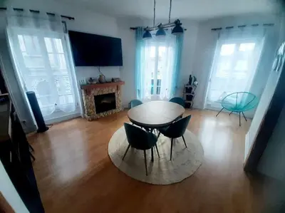 Coin salon dans l'établissement Maison de ville au centre de Fismes