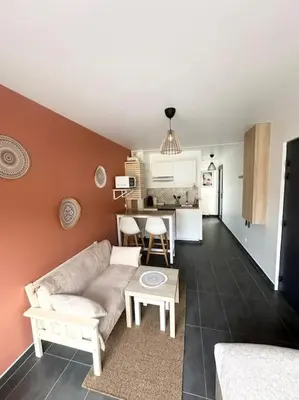 Cuisine ou kitchenette dans l'établissement Studio chaleureux centre-ville