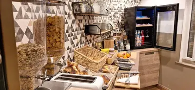 Cuisine ou kitchenette dans l'établissement hôtel- restaurant le Saint Quentin