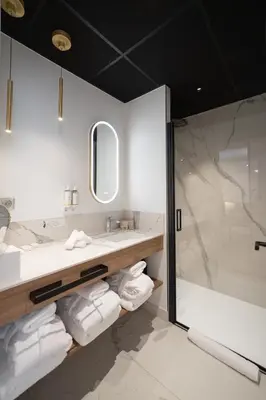 Salle de bains dans l'établissement Hôtel Margaux