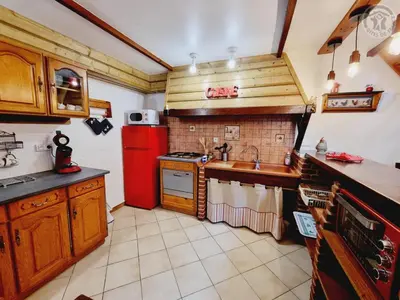Cuisine ou kitchenette dans l'établissement Gîte chaleureux en plein cœur de la nature avec terrasse, animaux acceptés, proche Val Joly - FR-1-510-183