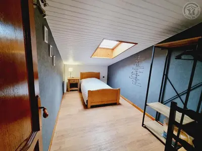 Un ou plusieurs lits dans un hébergement de l'établissement Gîte chaleureux en plein cœur de la nature avec terrasse, animaux acceptés, proche Val Joly - FR-1-510-183