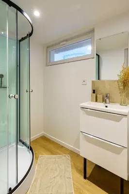 Salle de bains dans l'établissement Studio Détente 2 pers wifi gare