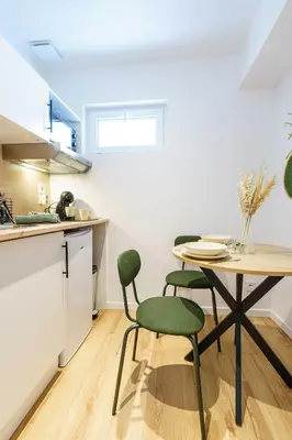 Cuisine ou kitchenette dans l'établissement Studio Détente 2 pers wifi gare