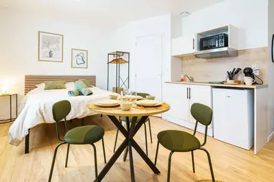 Cuisine ou kitchenette dans l'établissement Studio Elégant 3 pers wifi
