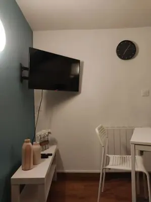 Télévision ou salle de divertissement dans l'établissement Studio Rémois - WIFI/Netflix