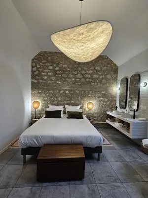 Un ou plusieurs lits dans un hébergement de l'établissement La Suite Arbane SPA & sauna - Avarum