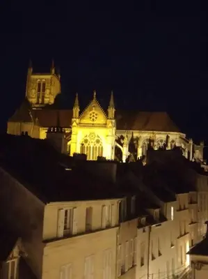 Plan de l'établissement Le Meaux Sacré Vue Cathédrale Hyper Centre Gare Disney