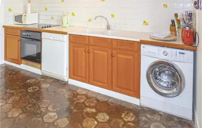 Cuisine ou kitchenette dans l'établissement Lovely Home In Vaudoy-En-Brie With Wifi