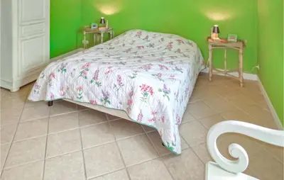 Un ou plusieurs lits dans un hébergement de l'établissement Lovely Home In Vaudoy-En-Brie With Wifi