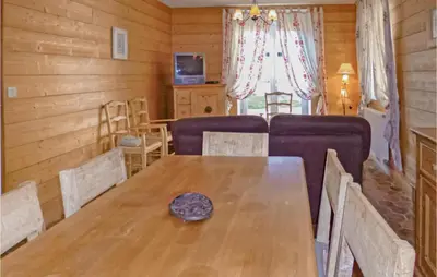 Télévision ou salle de divertissement dans l'établissement Lovely Home In Vaudoy-En-Brie With Wifi