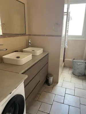 Salle de bains dans l'établissement Grand Appartement le Saint Marceaux Reims centre