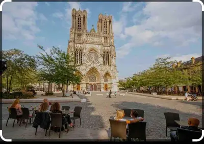 Restaurant ou autre lieu de restauration dans l'établissement Grand Appartement le Saint Marceaux Reims centre