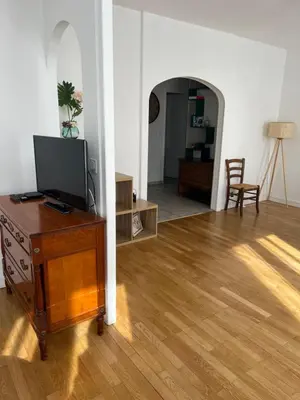 Télévision ou salle de divertissement dans l'établissement Grand Appartement le Saint Marceaux Reims centre