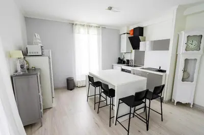 Cuisine ou kitchenette dans l'établissement Bel appartement à 10 minutes de Disney