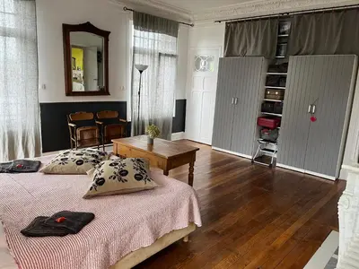 Un ou plusieurs lits dans un hébergement de l'établissement Maison de maître dans un village à la campagne