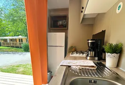 Cuisine ou kitchenette dans l'établissement Camping Touquin - 30min Disneyland