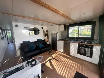 Cuisine ou kitchenette dans l'établissement House Boat avec SPA naviguant en Champagne