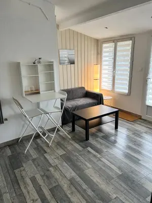 Coin salon dans l'établissement Appartement 29E à Mailly-le-camp