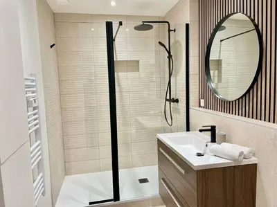 Salle de bains dans l'établissement Floréa Reims avec du charme proche gare et centre