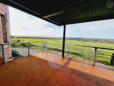 Balcon ou terrasse dans l'établissement Gîte de Charme Isolé, Ferme Authentique, 4 Chb, Jardin, Randonnées, Val Joly à Proximité - FR-1-510-204