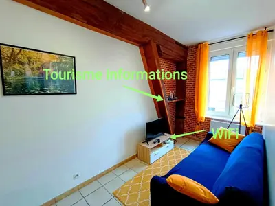 Télévision ou salle de divertissement dans l'établissement proche gare et centre-ville, parking gratuit et facile, wifi