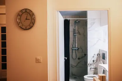 Salle de bains dans l'établissement La Chouette - Appartement 70m2 PMR