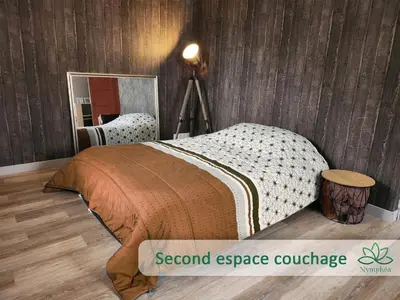 Un ou plusieurs lits dans un hébergement de l'établissement Logement cocooning 2-4 personnes avec Salle de jeux