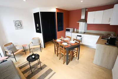 Cuisine ou kitchenette dans l'établissement Au 38, Charme et Confort dans notre T2 à Epernay