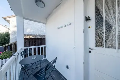 Balcon ou terrasse dans l'établissement Le Saint tilleul - Maison - Jardin -10' Disneyland