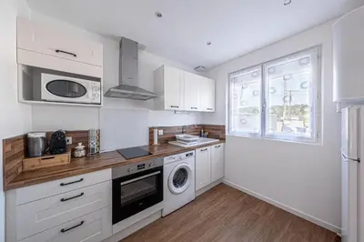 Cuisine ou kitchenette dans l'établissement Le Saint tilleul - Maison - Jardin -10' Disneyland