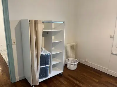 Bibliothèque dans l'appartement