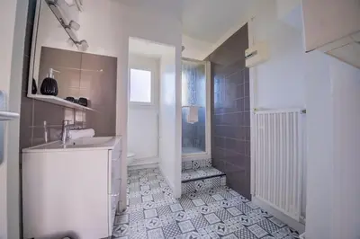 Salle de bains dans l'établissement Trioasis - 3 chambres
