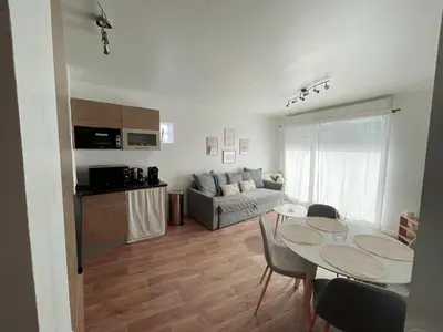 Cuisine ou kitchenette dans l'établissement Lovely Flat