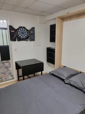 Un ou plusieurs lits dans un hébergement de l'établissement Studio maisonnette Le bureau
